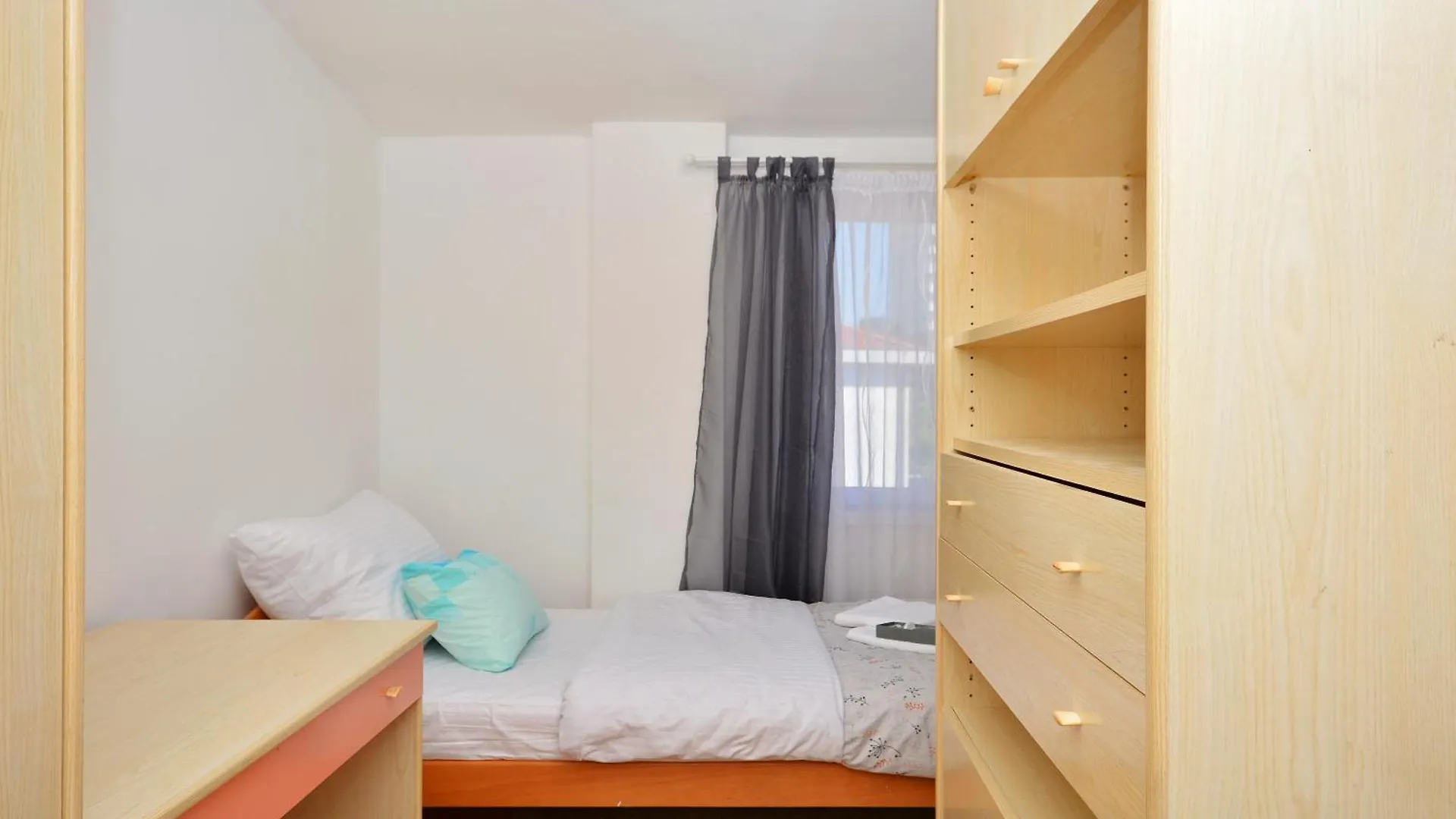 Apartment Bacvice Near The Beach Split