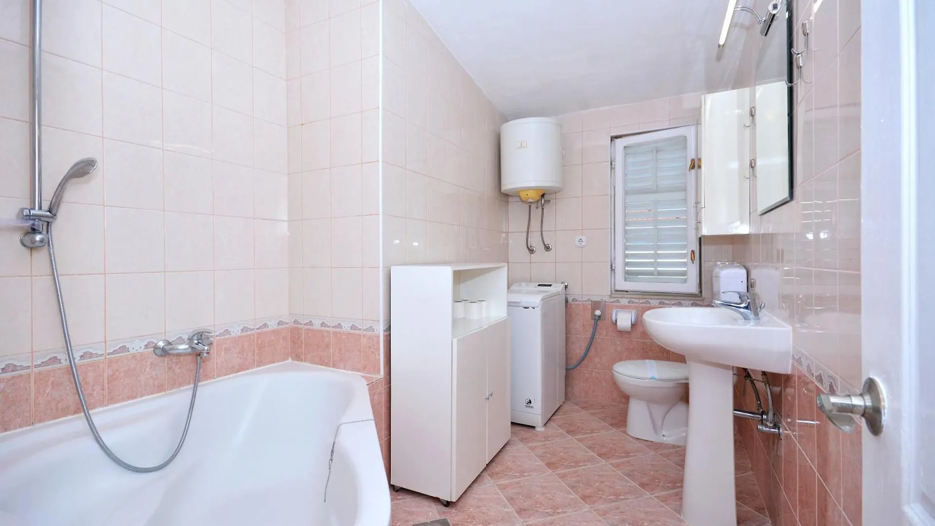 Apartment Bacvice Near The Beach Split