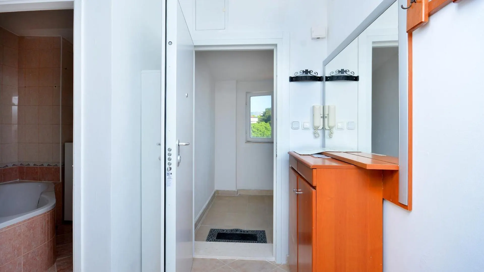 Apartment Bacvice Near The Beach Split