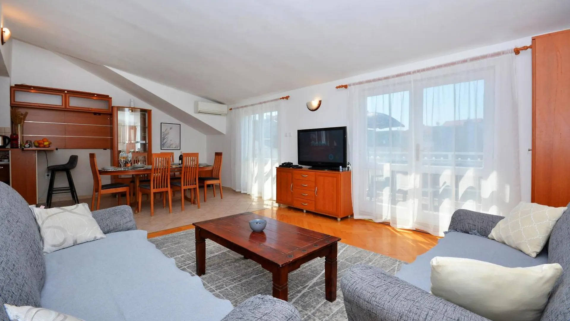 Apartment Bacvice Near The Beach Split