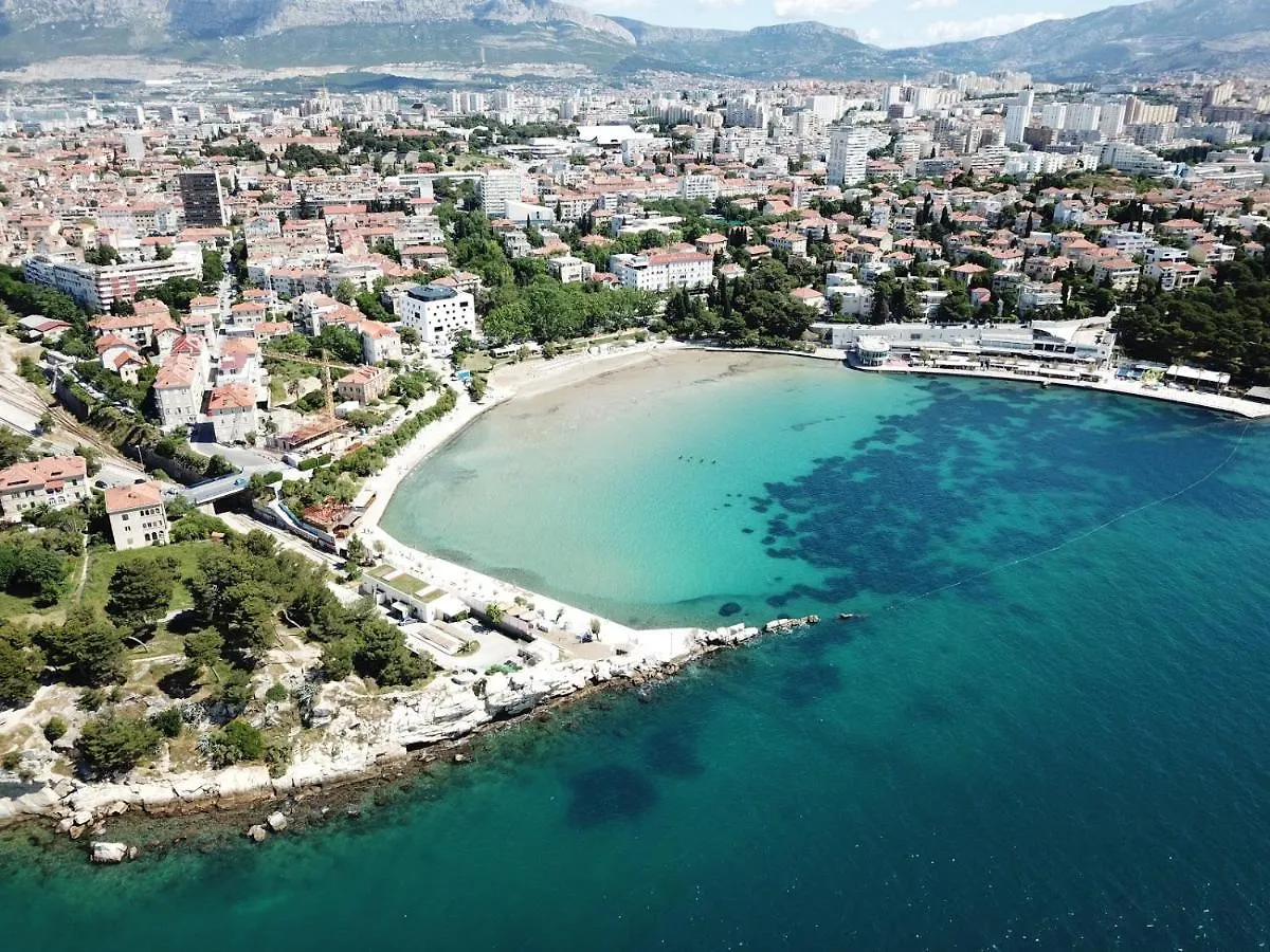 Apartment Bacvice Near The Beach Split